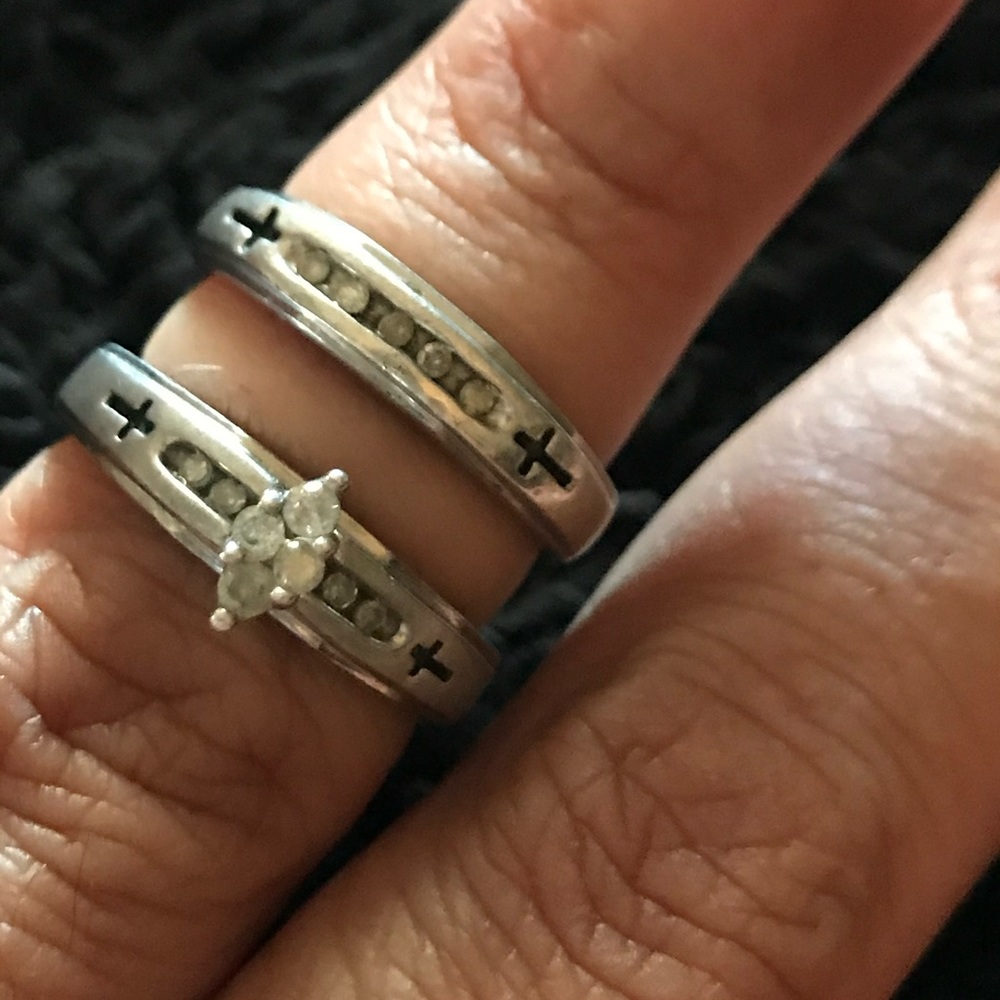 Sterling Silver 2 Band Set.
